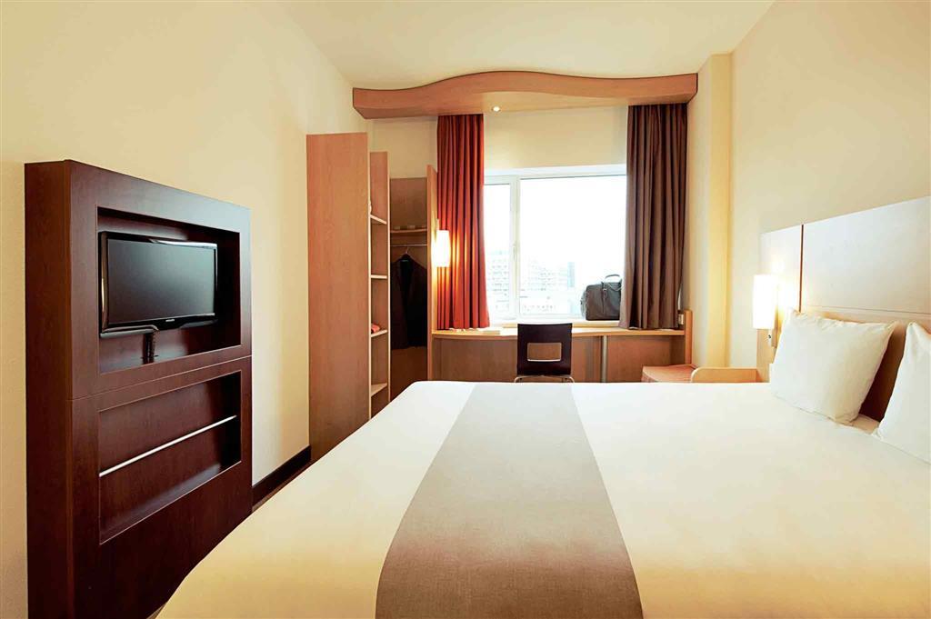 Ibis Lausanne Centre Esterno foto
