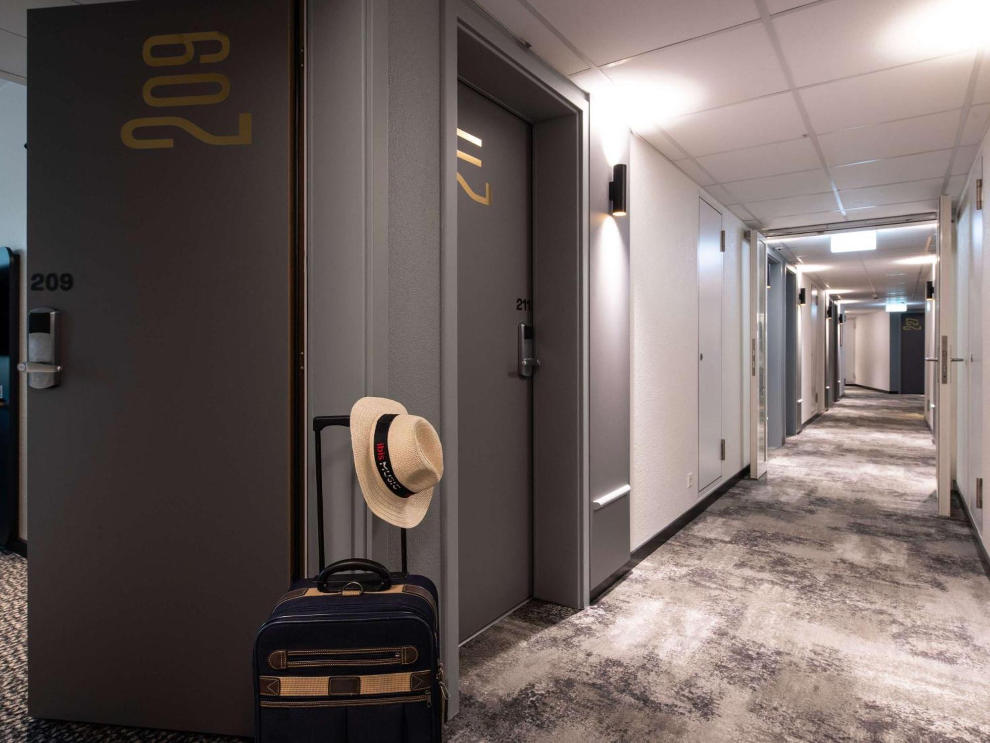 Ibis Lausanne Centre Esterno foto