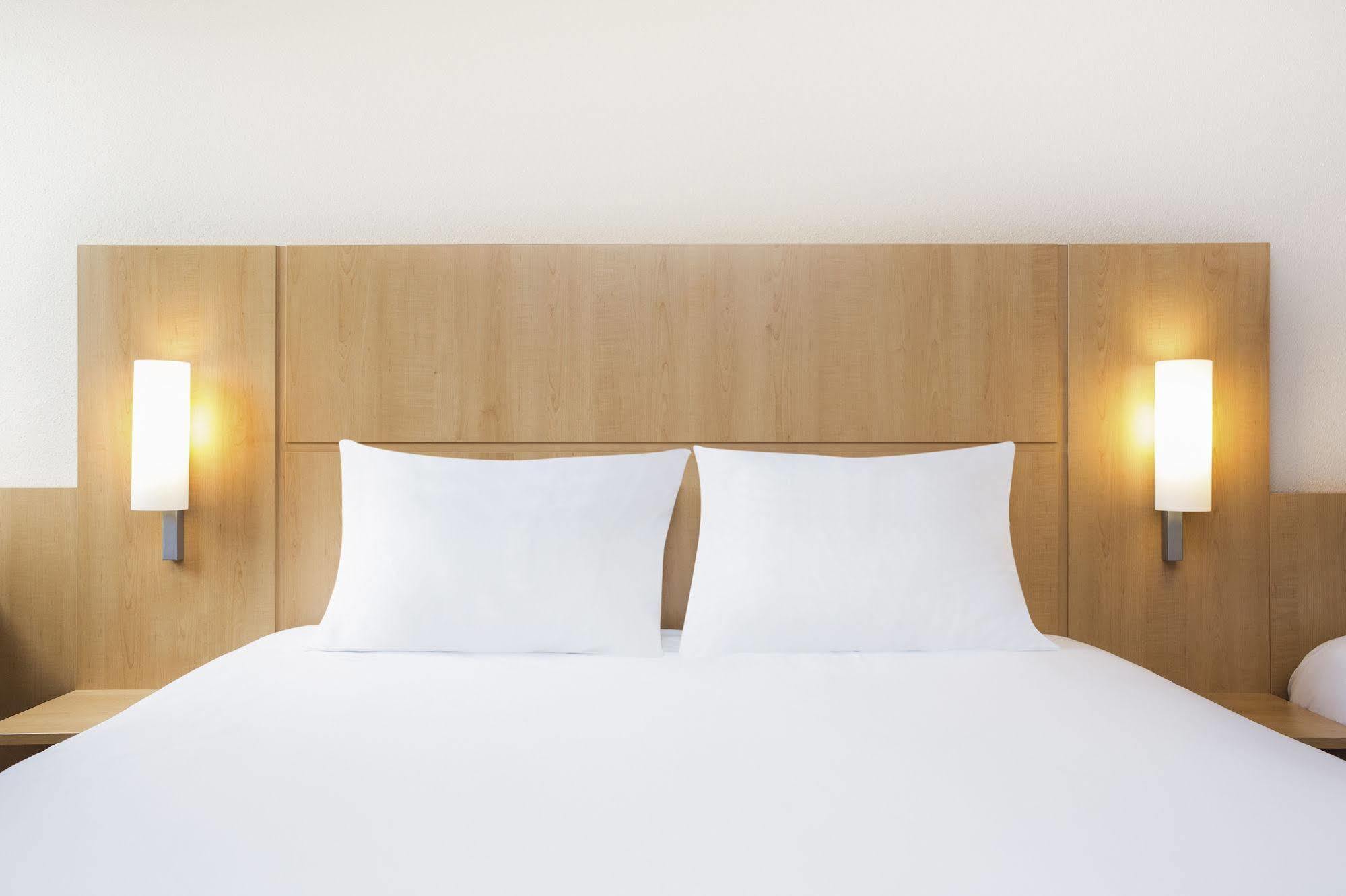 Ibis Lausanne Centre Esterno foto