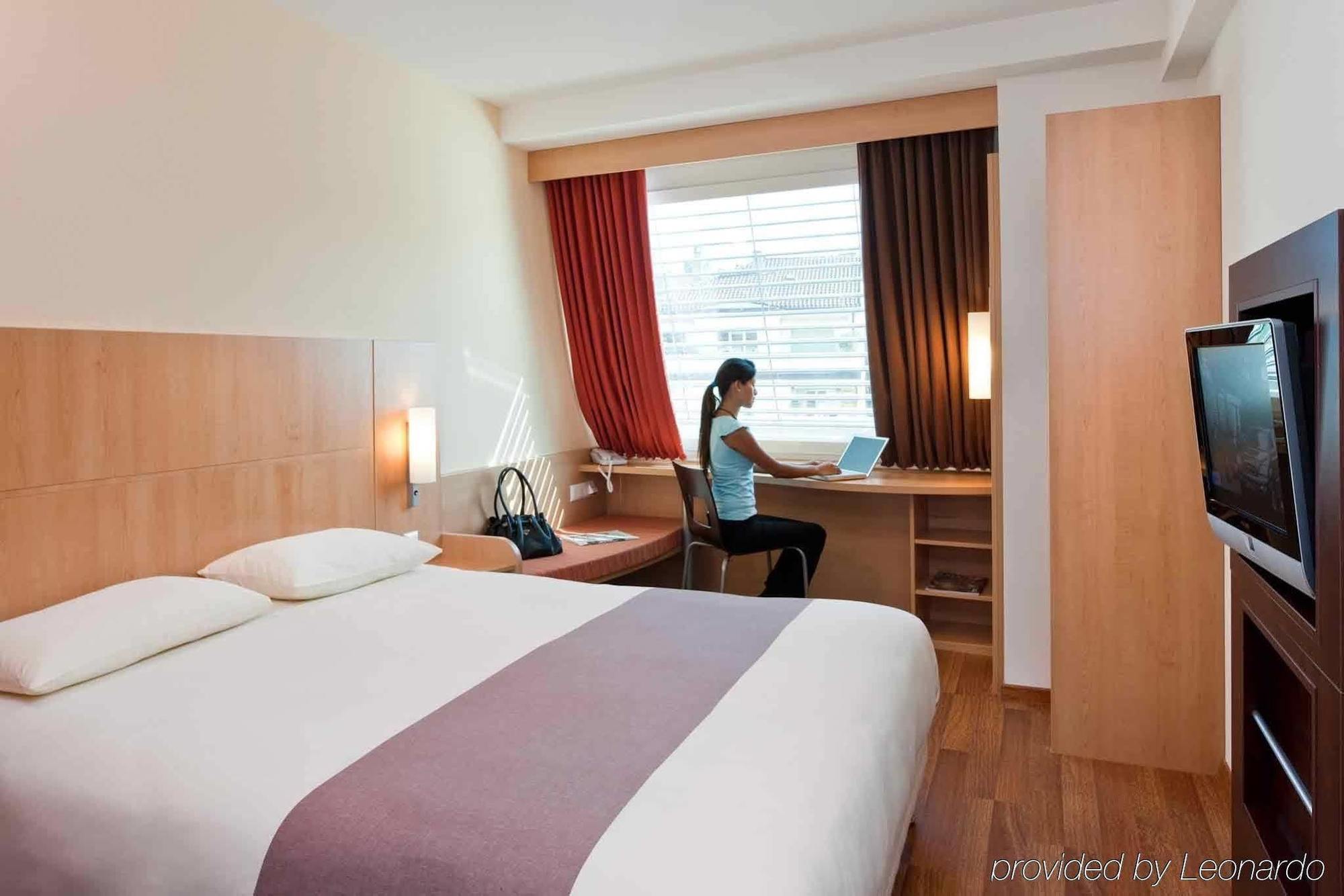 Ibis Lausanne Centre Esterno foto
